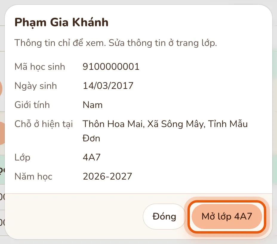 Hộp thoại thông tin Phạm Gia Khánh: mã học sinh, ngày sinh, giới tính, chỗ ở hiện tại, lớp 4A7, năm học và nút Mở lớp 4A7 được khoanh.